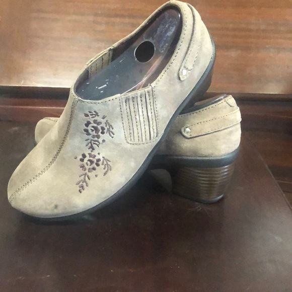 Klogs - Picture 4 of 8